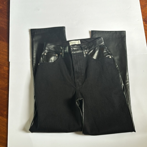 Abercrombie & Fitch The 90’s Straight Ultra High Rise Jean & Leather - Picture 8 of 11